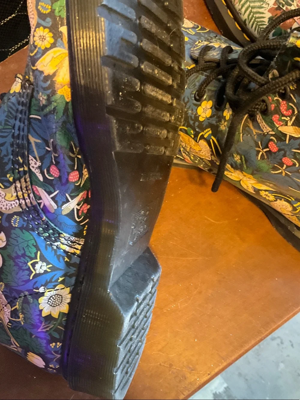 Dr. Martens Floral Lace-Up Ankle Boots Beautiful color worn once or twice USL 11 - Picture 5 of 5